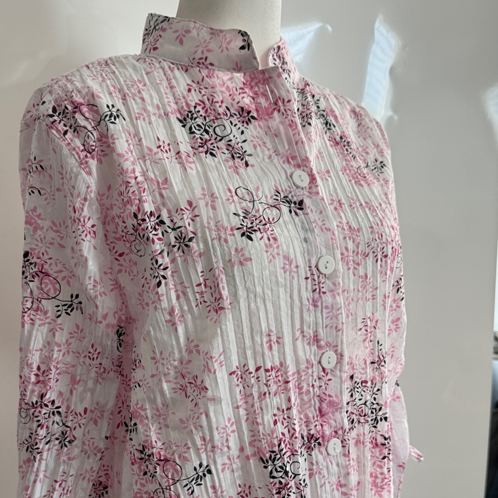 DRAPERS & DAMONS™️ Women's Sz PM Floral Pink and White Button-down Blouse